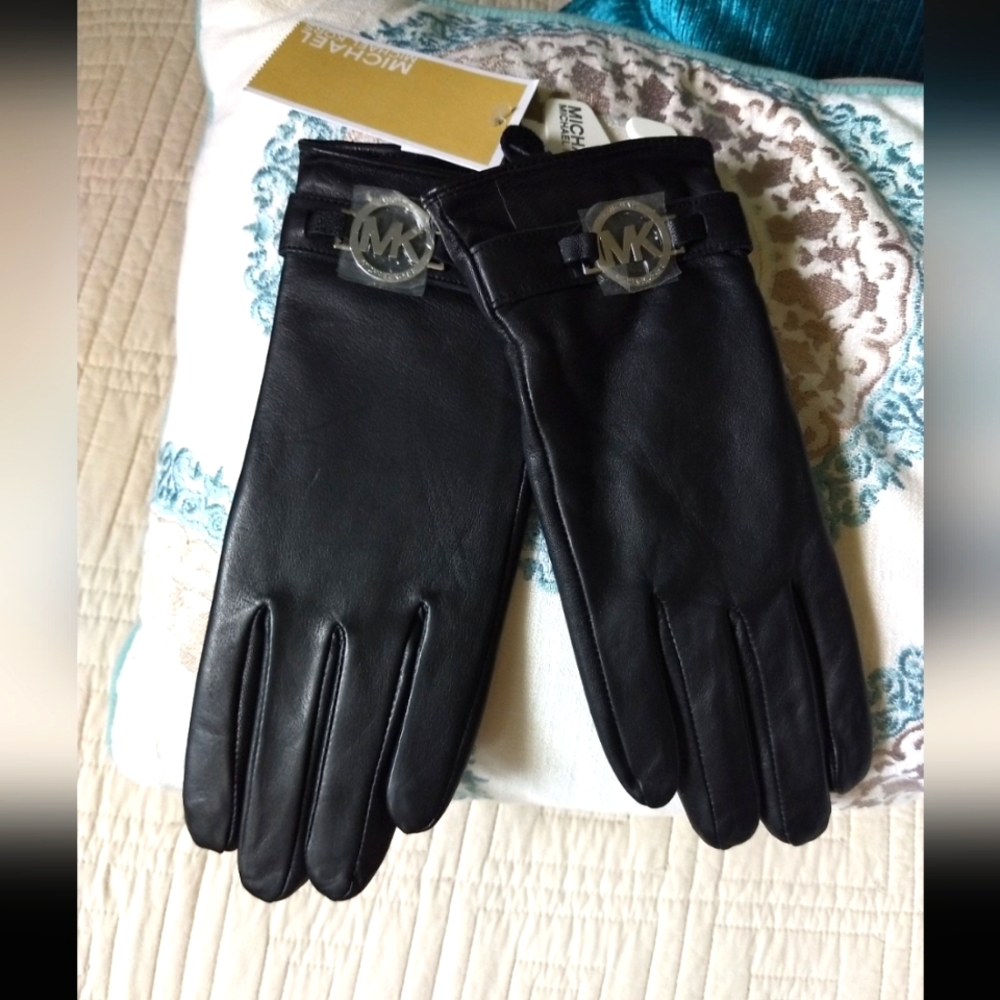 NWT Michael Kors Black & Silver Women's Leather Logo Ornament Tech Gloves